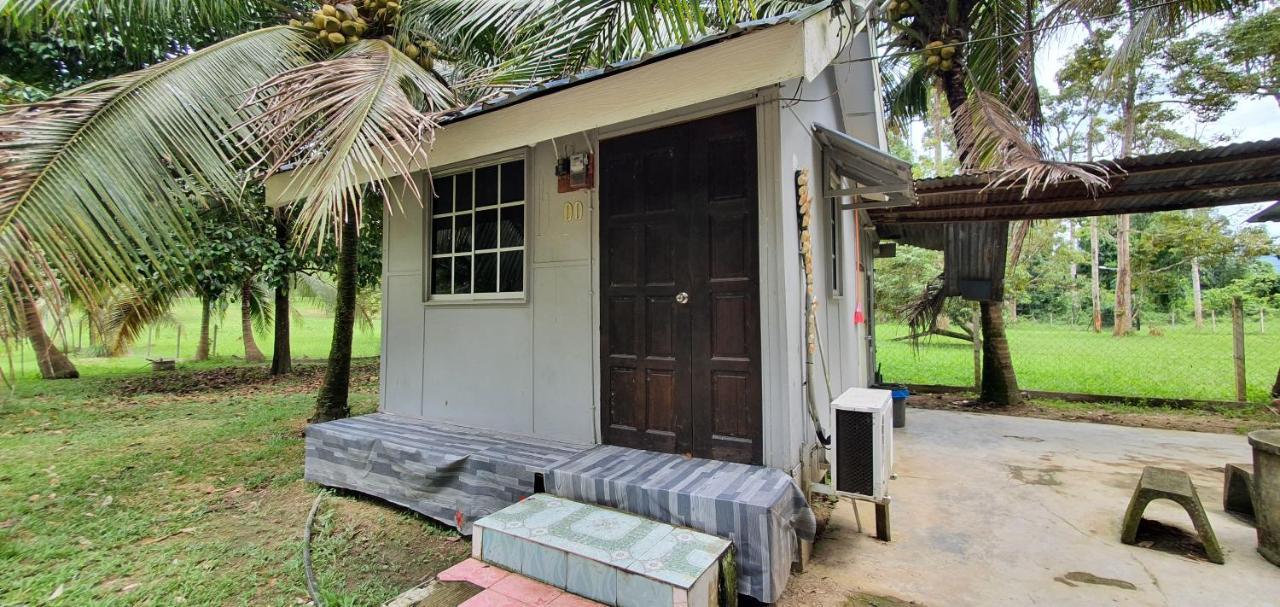 Chalet Kampong Semawar Kuala Kangsar Extérieur photo